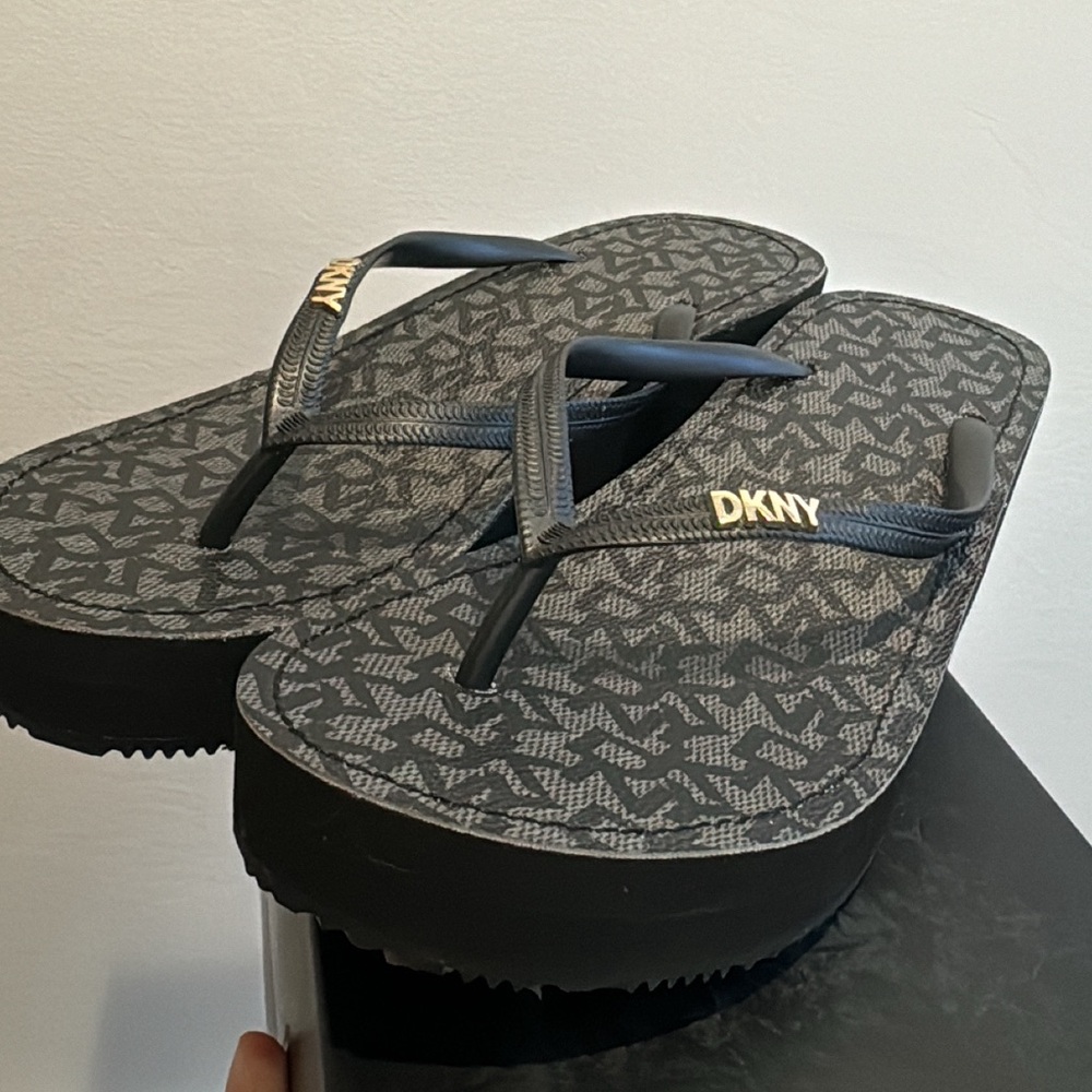 DKNY Black and Gray Patterned Platform Sandals NWT - image 2